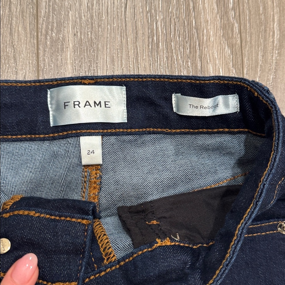 NWOT The Reboot Jeans in Rinse
FRAME (24) - Picture 4 of 4